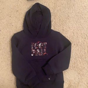 NWOT hoodie Nike size 6, black color